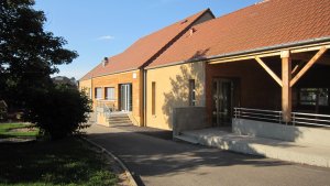 Le restaurant scolaire et le préau